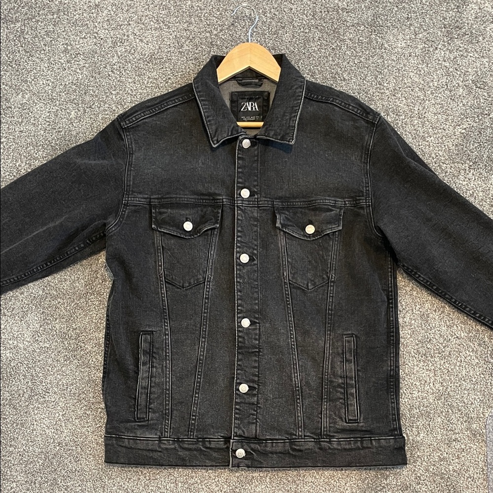 Zara Men's Charcoal Denim Jacket (Men’s size L)